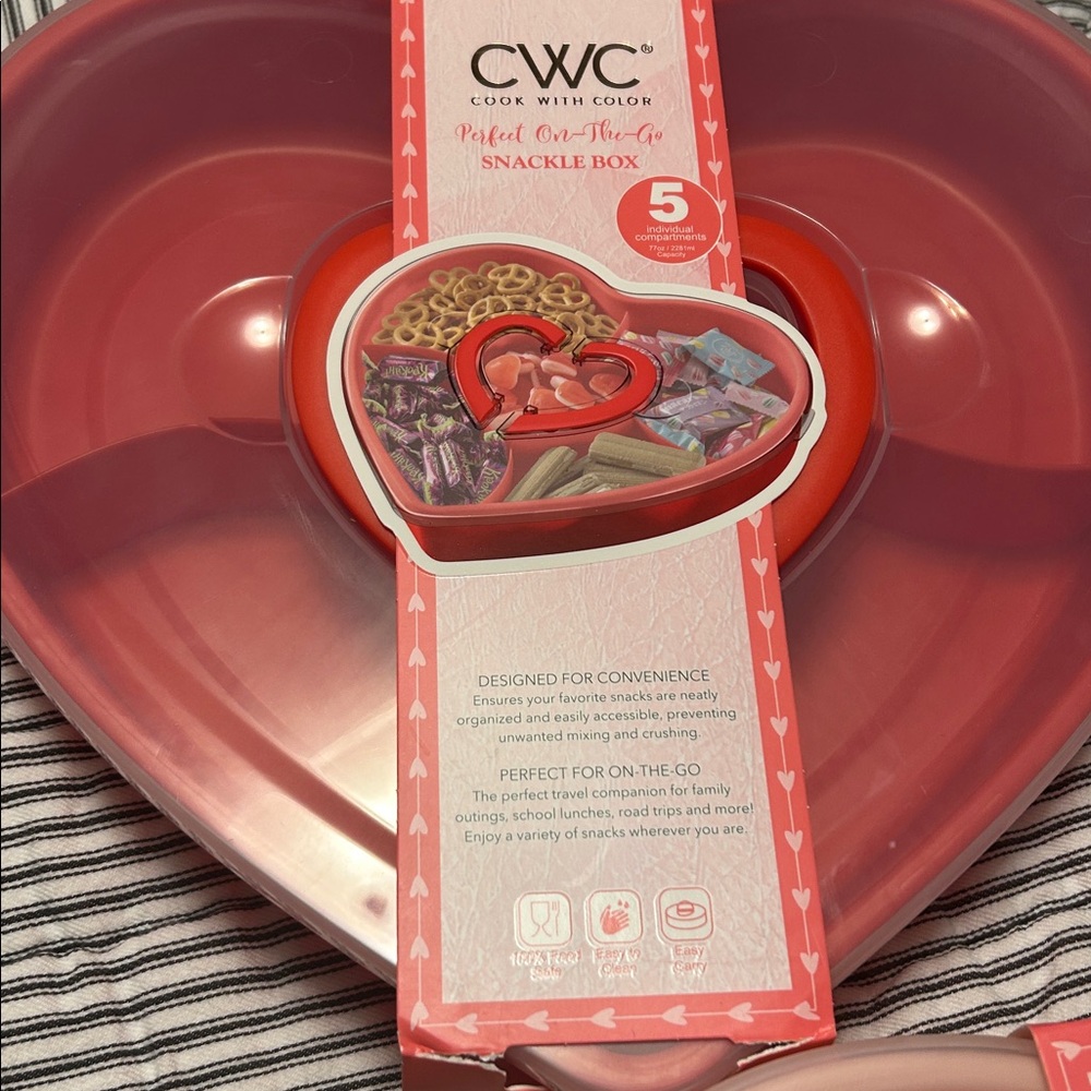 CWC Heart-Shaped Snackle Box - Picture 4 of 13
